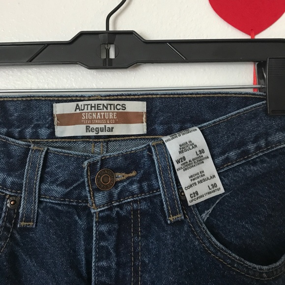 Vintage Levi High Rise Relaxed Jeans - Picture 3 of 4